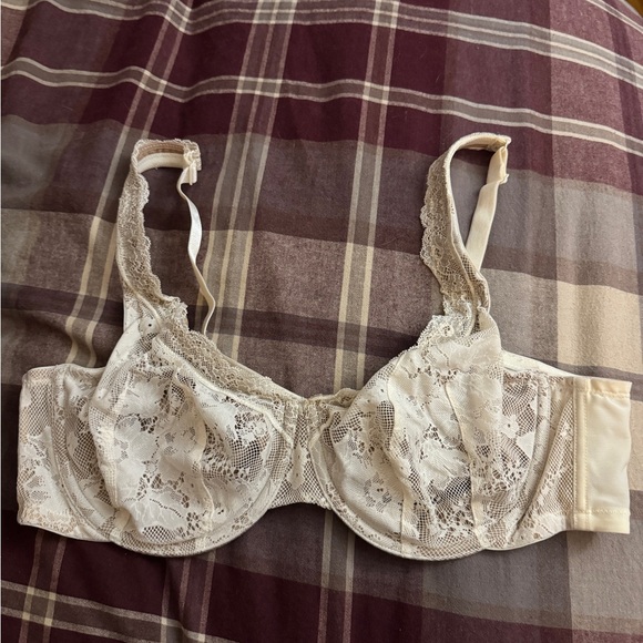 Cacique Other - Cacique White Lace Dark Beige Fully Lined Cups Sz 42C Bra